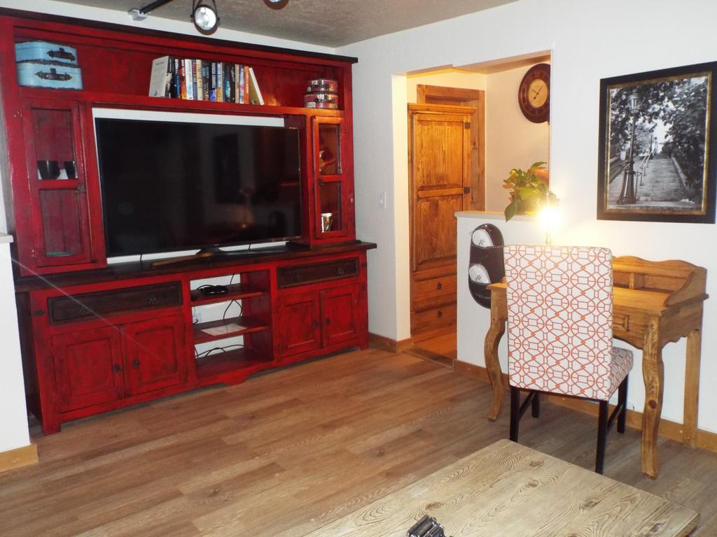 Globetrotter Lodge Холбрук Екстериор снимка