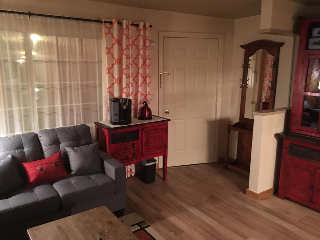 Globetrotter Lodge Холбрук Екстериор снимка