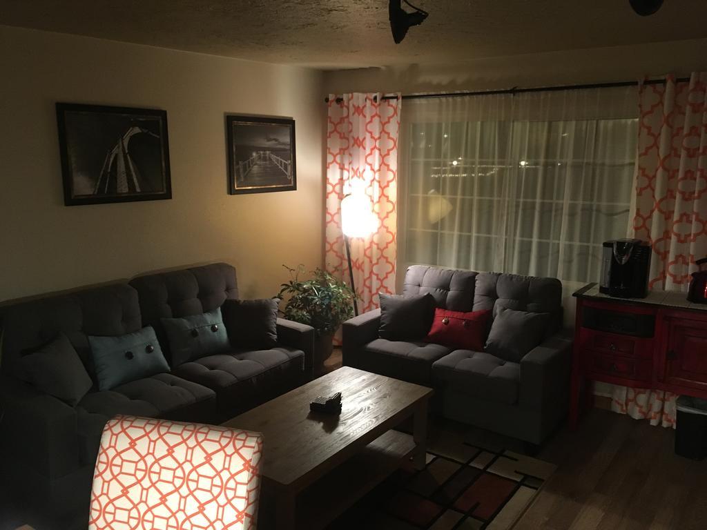 Globetrotter Lodge Холбрук Екстериор снимка
