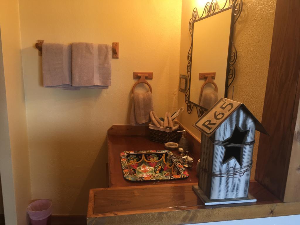 Globetrotter Lodge Холбрук Екстериор снимка